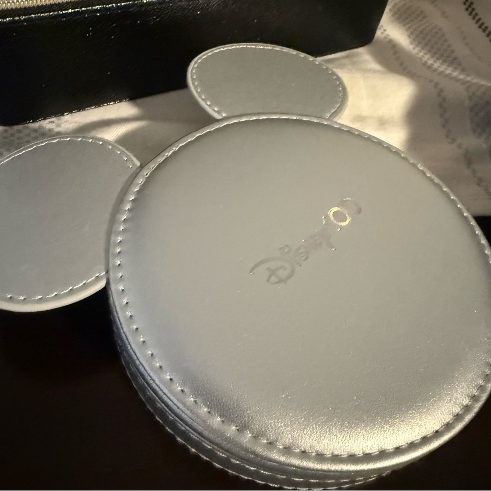 Pandora Mickey Mouse 100 charm box